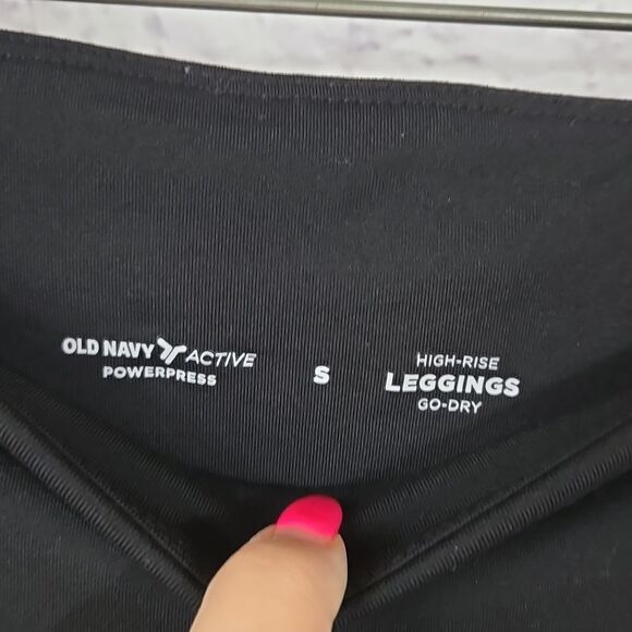 Old Navy NWT High-Waisted PowerPress Crop Leggings Black Workout Yoga Pant Small - Picture 6 of 9